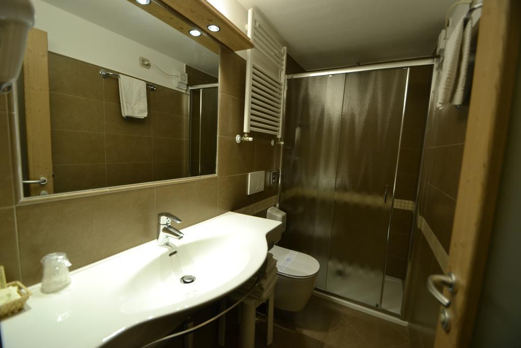 Hotel Piccolo Tibet Livigno Quarto foto